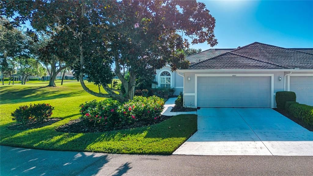 For Sale: $455,000 (2 beds, 2 baths, 1585 Square Feet)