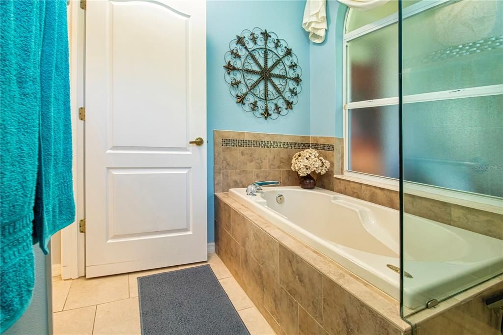 For Sale: $455,000 (2 beds, 2 baths, 1585 Square Feet)