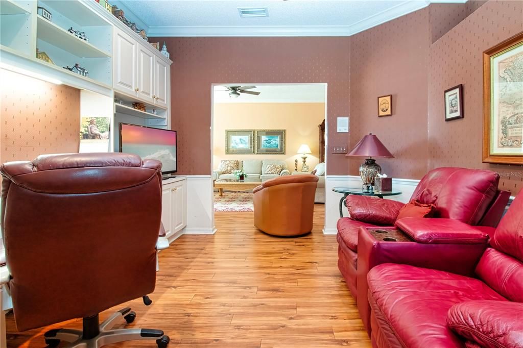 For Sale: $455,000 (2 beds, 2 baths, 1585 Square Feet)