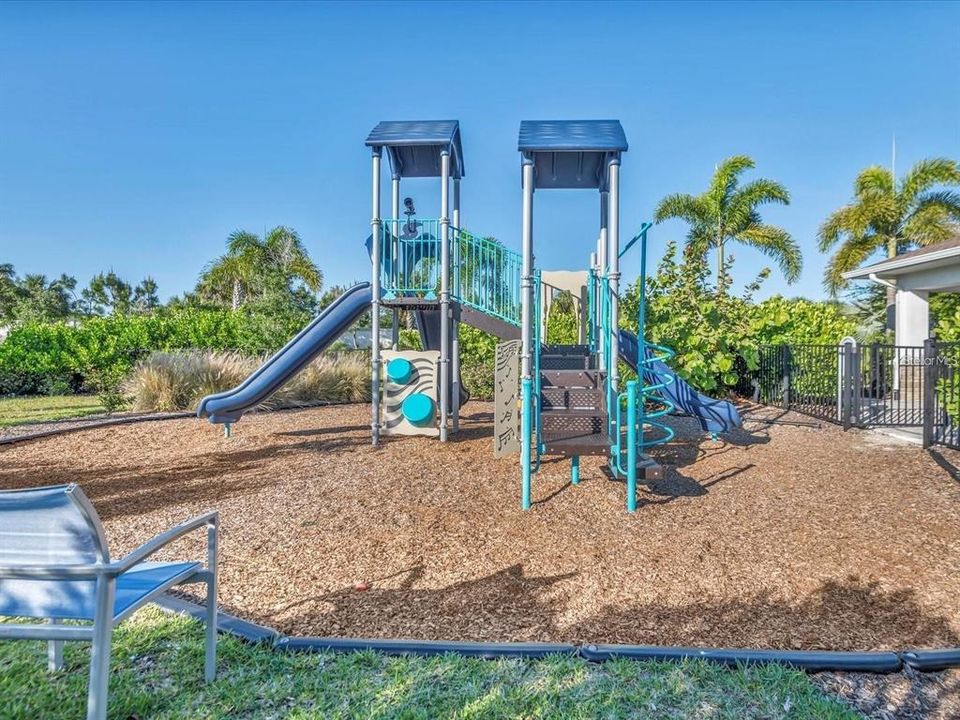 En Venta: $635,000 (4 camas, 3 baños, 2826 Pies cuadrados)
