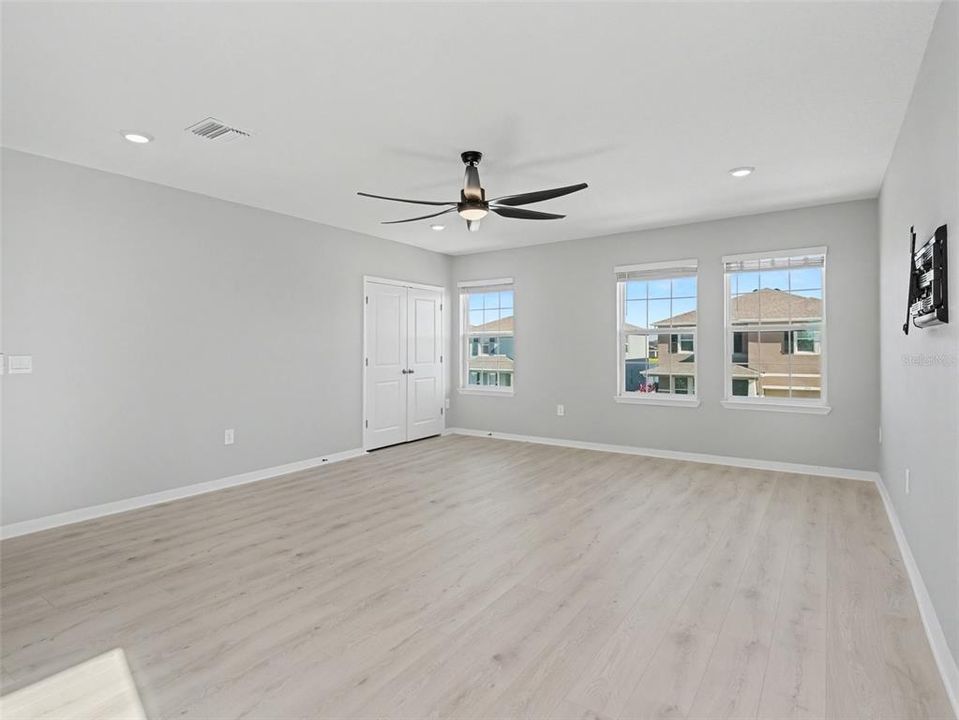 En Venta: $635,000 (4 camas, 3 baños, 2826 Pies cuadrados)
