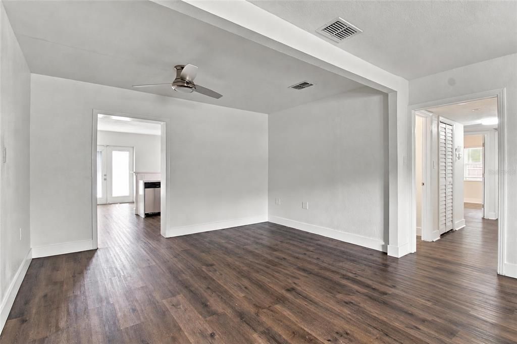 En Venta: $580,000 (4 camas, 3 baños, 1806 Pies cuadrados)