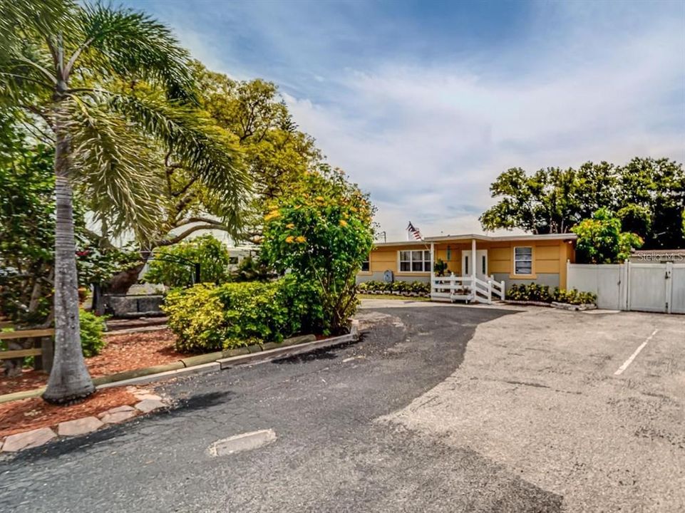 For Sale: $752,000 (6 beds, 0 baths, 3391 Square Feet)