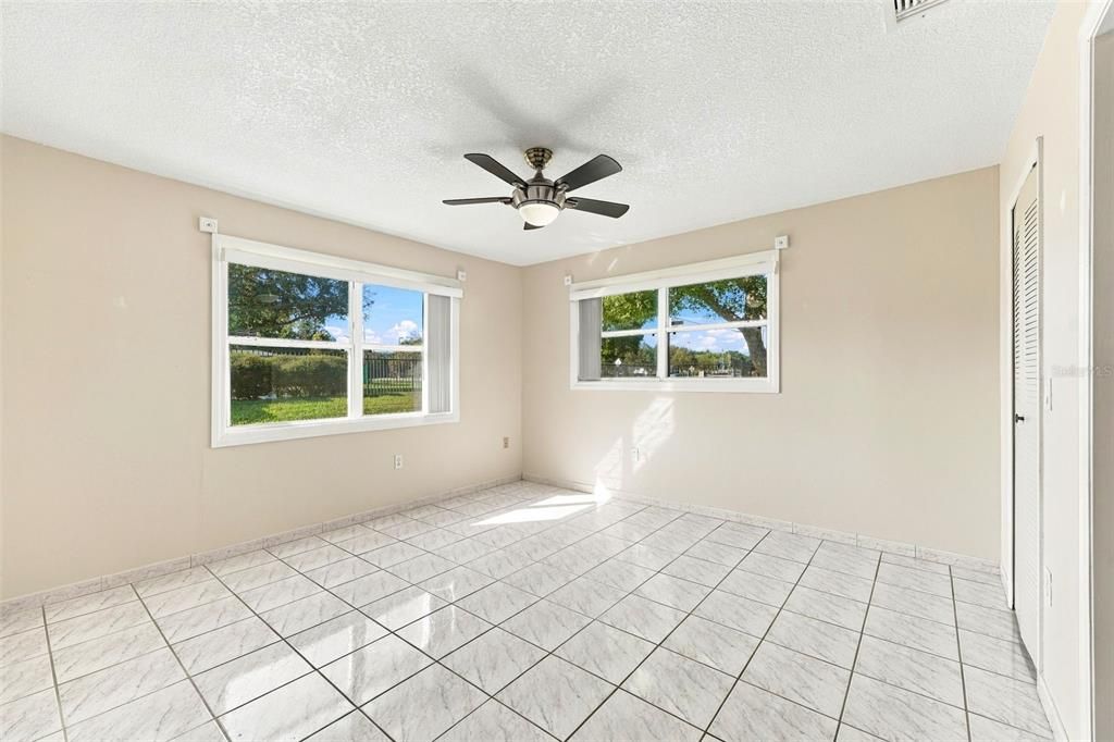 На продажу: $279,000 (3 спален, 2 ванн, 1361 Квадратных фут)