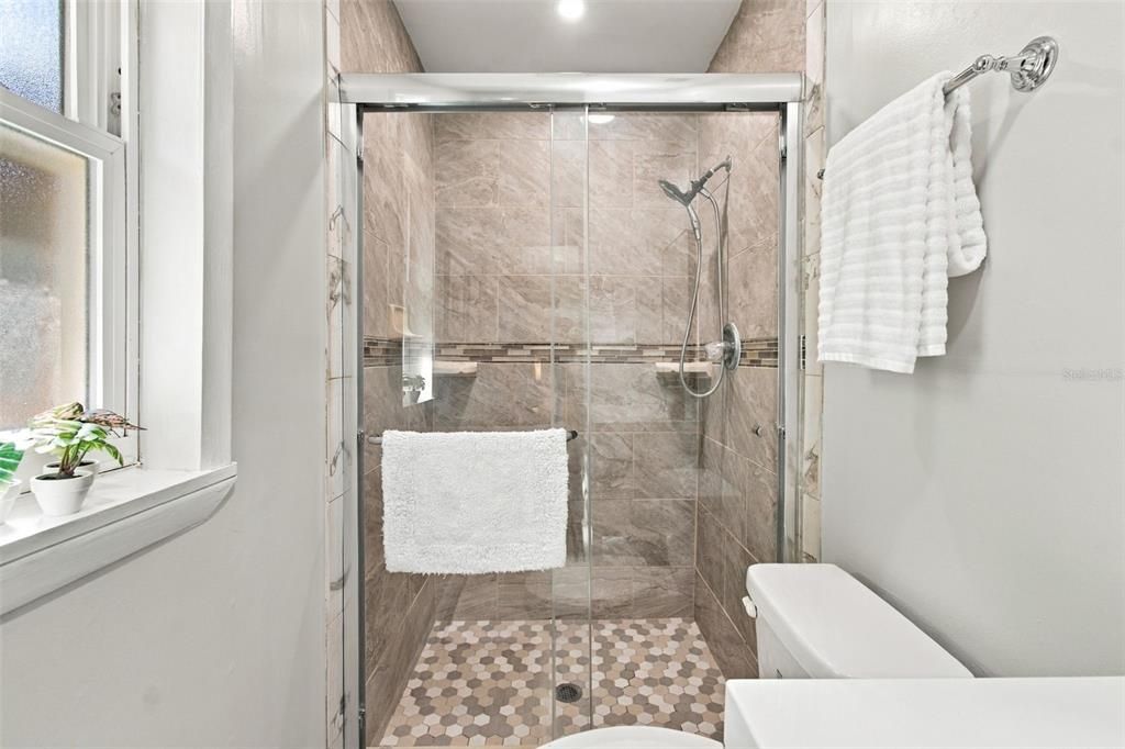 En Venta: $499,900 (5 camas, 3 baños, 2128 Pies cuadrados)