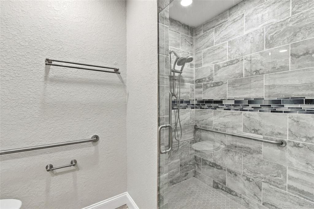 En Venta: $499,900 (5 camas, 3 baños, 2128 Pies cuadrados)