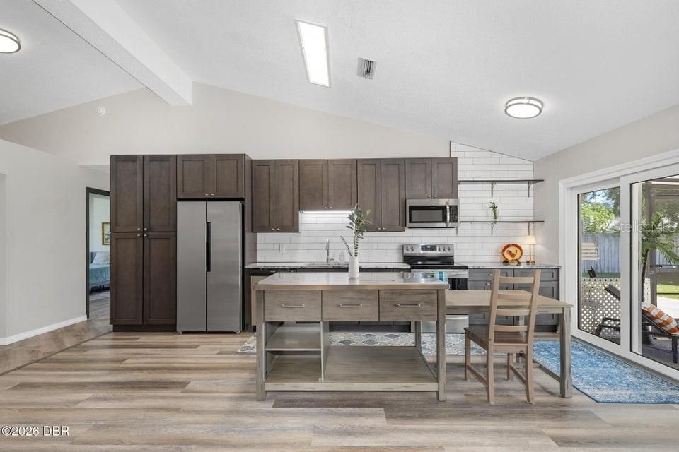На продажу: $389,900 (3 спален, 2 ванн, 1632 Квадратных фут)