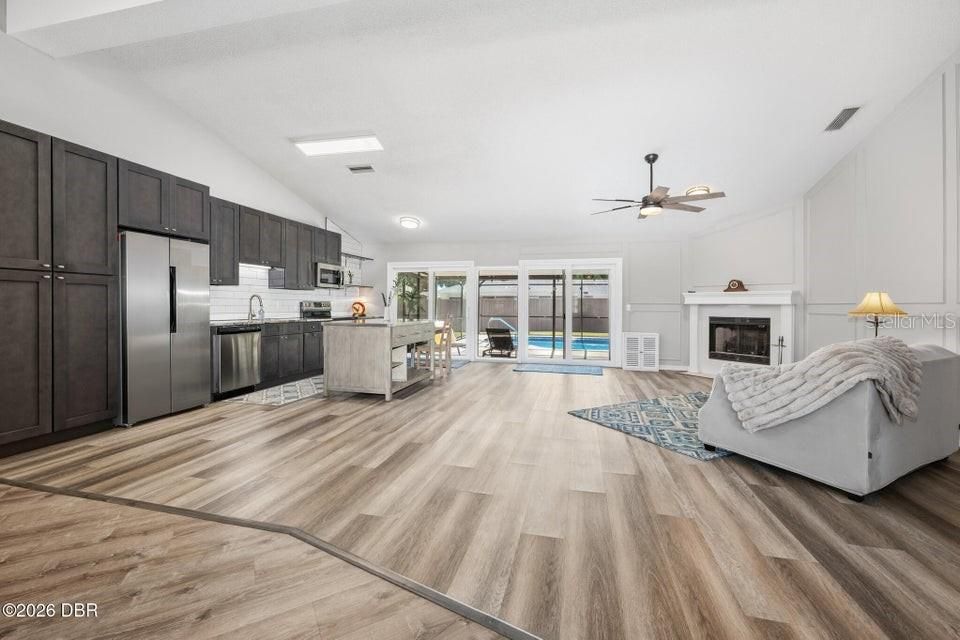 На продажу: $389,900 (3 спален, 2 ванн, 1632 Квадратных фут)