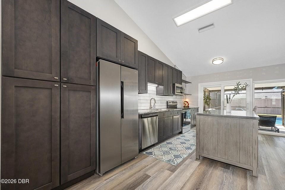 На продажу: $389,900 (3 спален, 2 ванн, 1632 Квадратных фут)