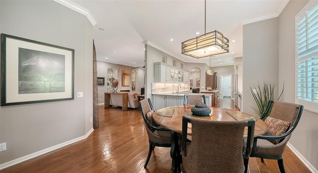 En Venta: $899,900 (3 camas, 3 baños, 2841 Pies cuadrados)