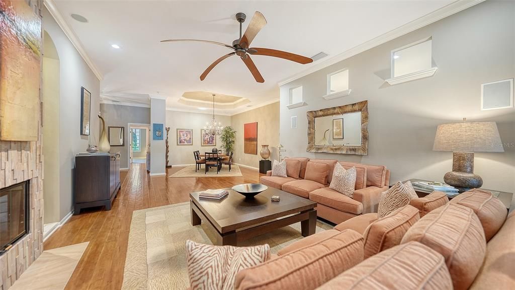 En Venta: $899,900 (3 camas, 3 baños, 2841 Pies cuadrados)