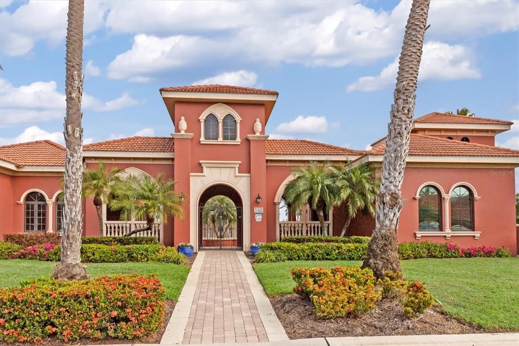 En Venta: $899,900 (3 camas, 3 baños, 2841 Pies cuadrados)