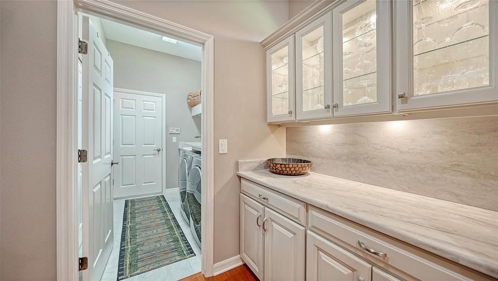 En Venta: $899,900 (3 camas, 3 baños, 2841 Pies cuadrados)
