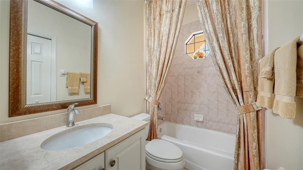 En Venta: $899,900 (3 camas, 3 baños, 2841 Pies cuadrados)