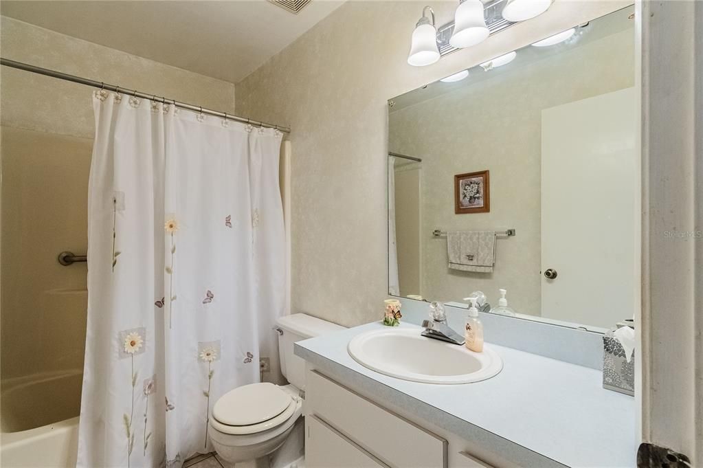 На продажу: $190,000 (2 спален, 2 ванн, 1188 Квадратных фут)