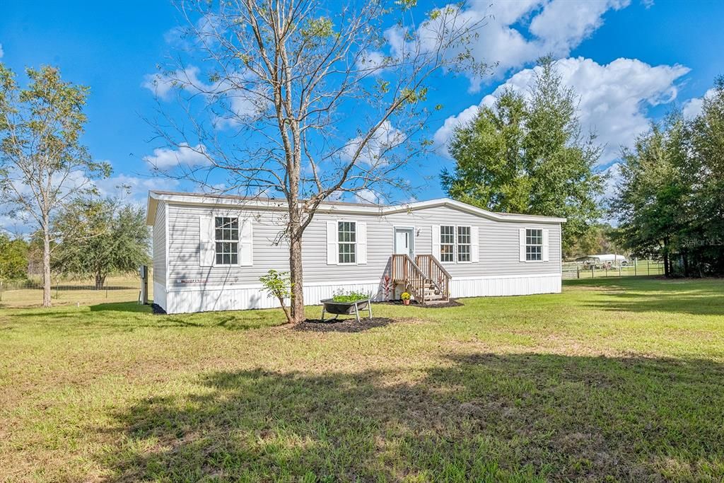 For Sale: $300,000 (4 beds, 2 baths, 1512 Square Feet)