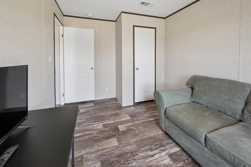 For Sale: $300,000 (4 beds, 2 baths, 1512 Square Feet)