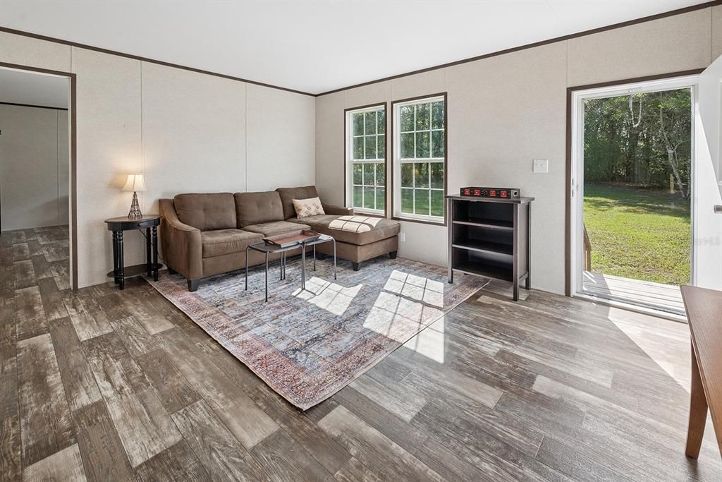 For Sale: $300,000 (4 beds, 2 baths, 1512 Square Feet)