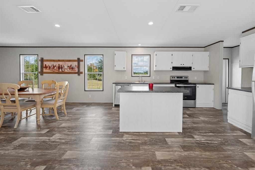 For Sale: $300,000 (4 beds, 2 baths, 1512 Square Feet)