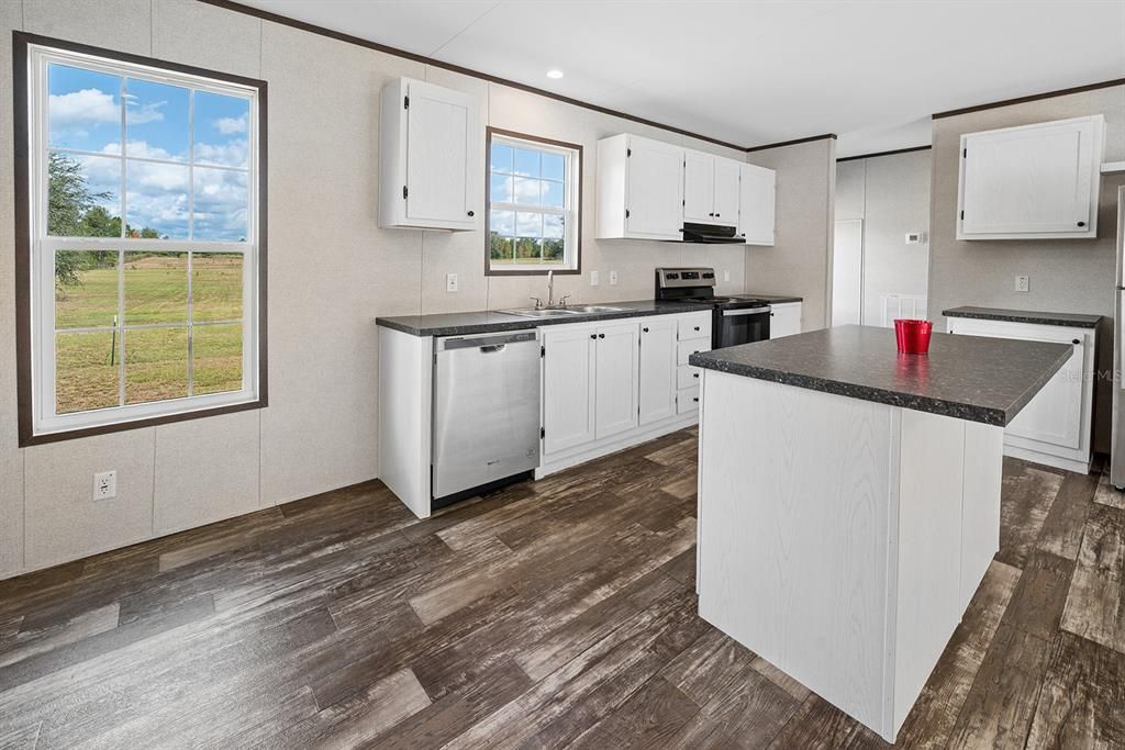 For Sale: $300,000 (4 beds, 2 baths, 1512 Square Feet)