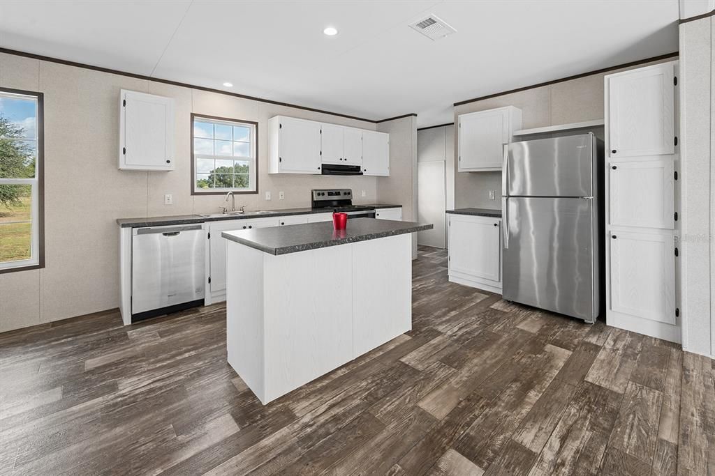 For Sale: $300,000 (4 beds, 2 baths, 1512 Square Feet)