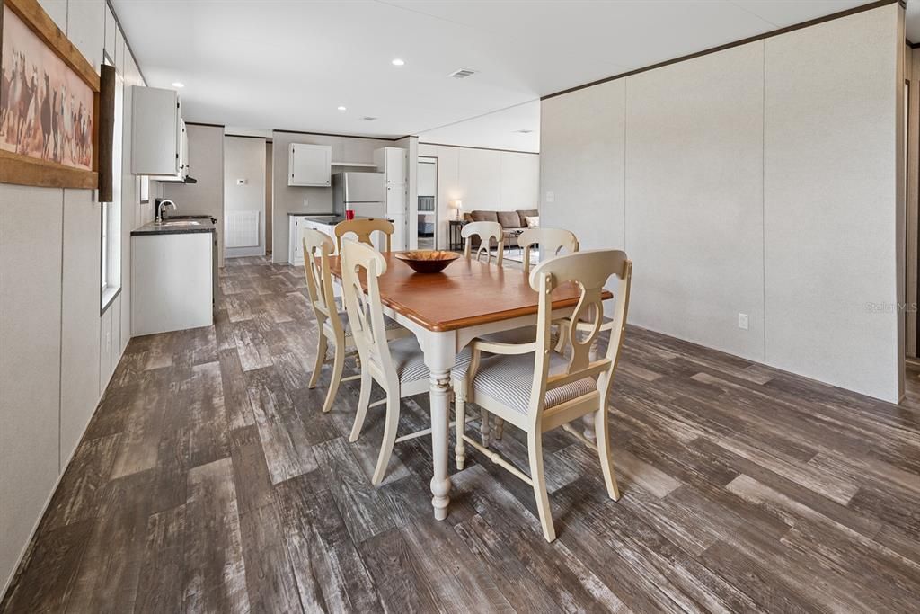 For Sale: $300,000 (4 beds, 2 baths, 1512 Square Feet)