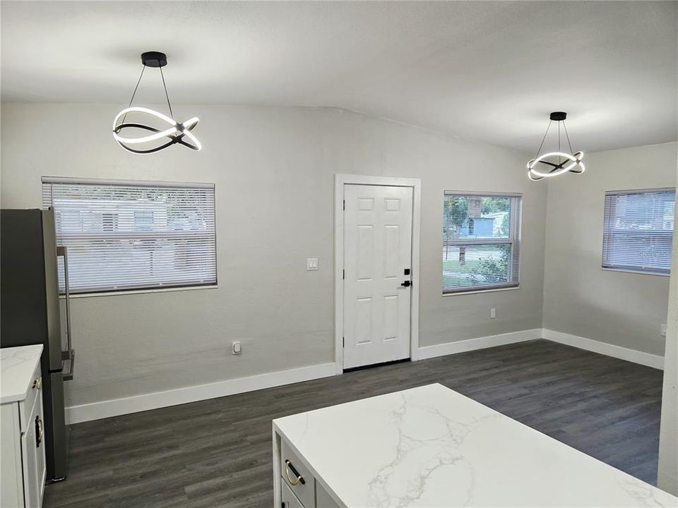 For Sale: $269,600 (3 beds, 1 baths, 851 Square Feet)