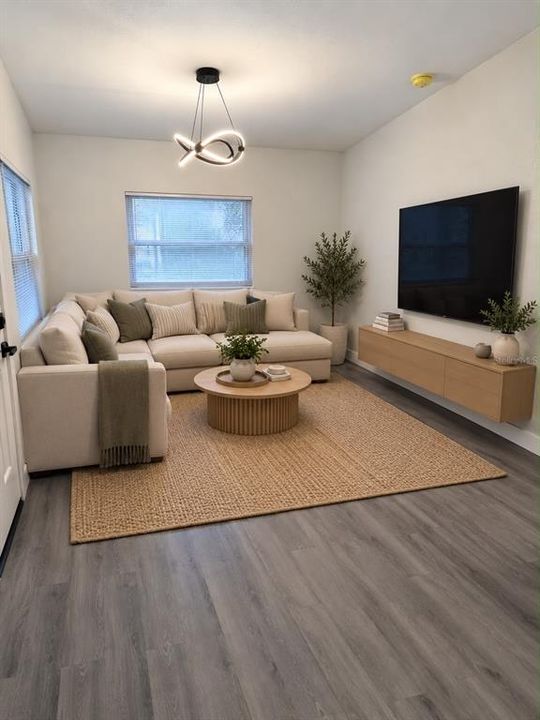For Sale: $269,600 (3 beds, 1 baths, 851 Square Feet)