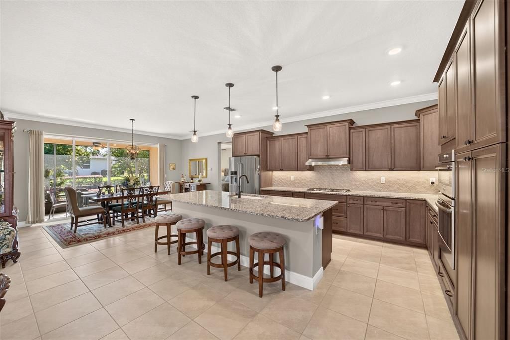 For Sale: $469,400 (3 beds, 3 baths, 2194 Square Feet)