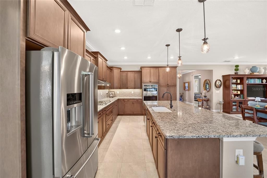 For Sale: $469,400 (3 beds, 3 baths, 2194 Square Feet)