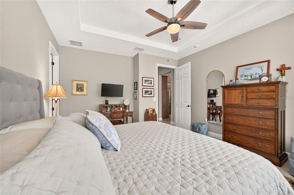 For Sale: $469,400 (3 beds, 3 baths, 2194 Square Feet)