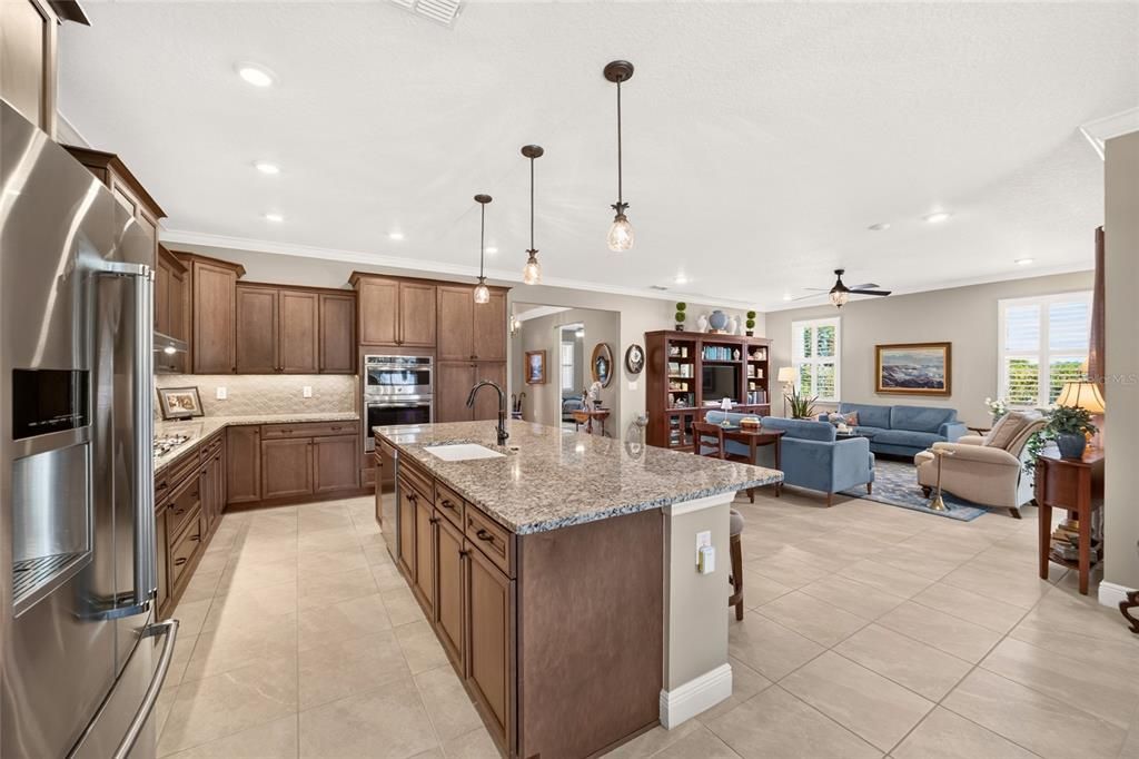 For Sale: $469,400 (3 beds, 3 baths, 2194 Square Feet)