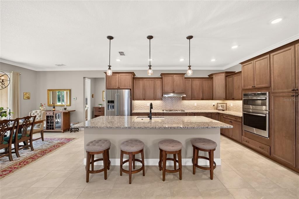 For Sale: $469,400 (3 beds, 3 baths, 2194 Square Feet)