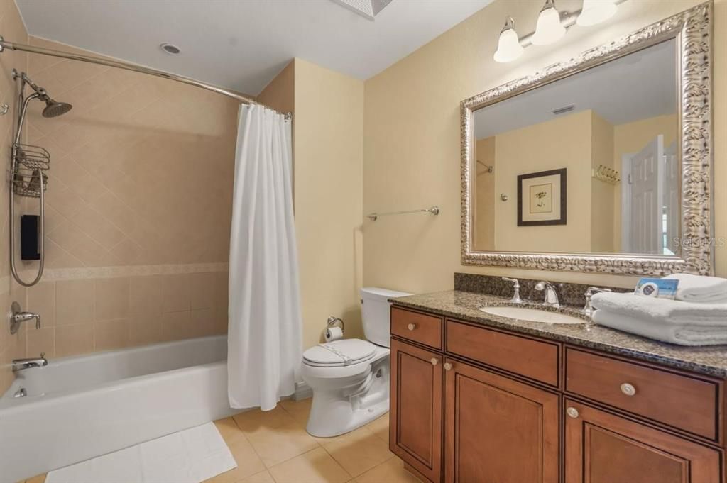 En Venta: $379,000 (3 camas, 3 baños, 1630 Pies cuadrados)