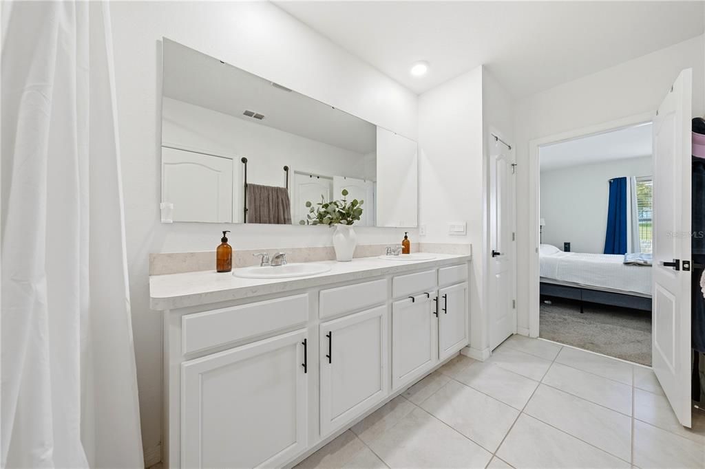 For Rent: $2,250 (3 beds, 2 baths, 1645 Square Feet)