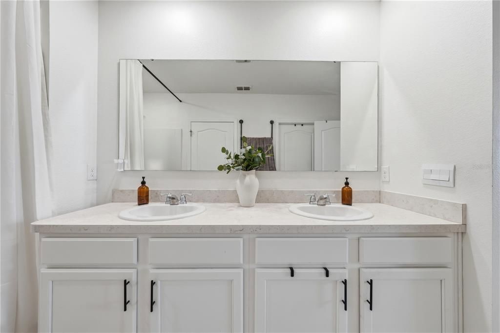 For Rent: $2,250 (3 beds, 2 baths, 1645 Square Feet)
