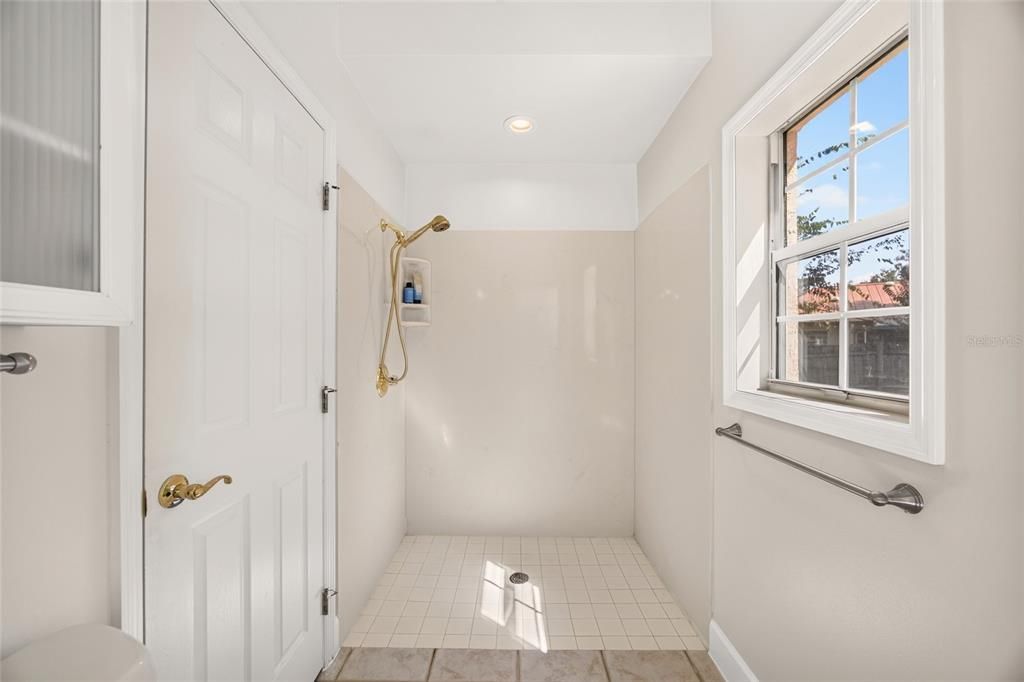 For Sale: $599,900 (4 beds, 3 baths, 3588 Square Feet)