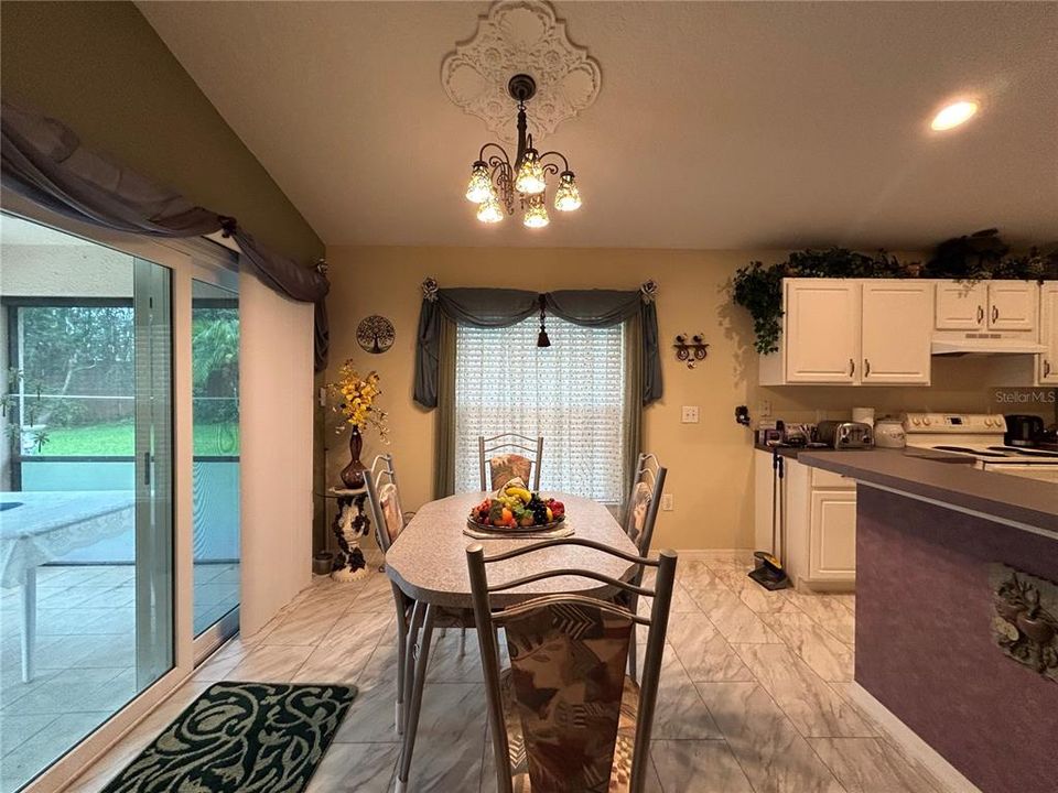 На продажу: $399,900 (4 спален, 2 ванн, 2415 Квадратных фут)