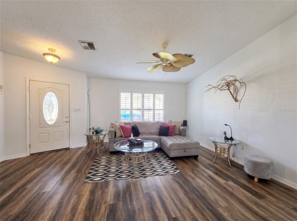 For Sale: $260,000 (2 beds, 2 baths, 1306 Square Feet)
