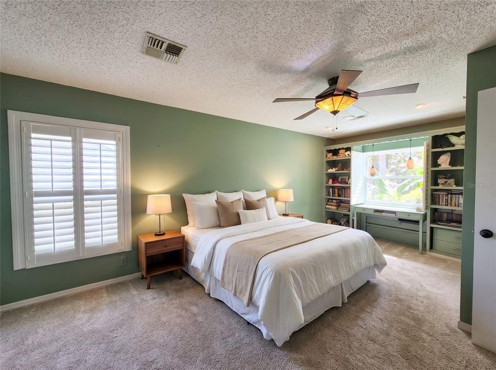 For Sale: $260,000 (2 beds, 2 baths, 1306 Square Feet)