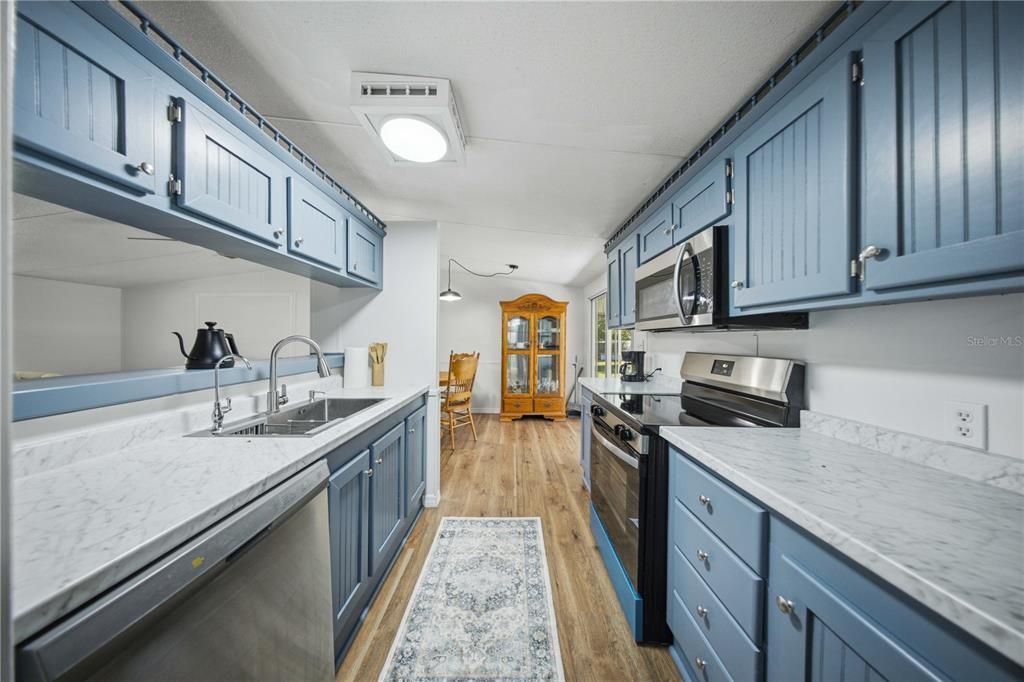 For Sale: $255,000 (3 beds, 2 baths, 1080 Square Feet)