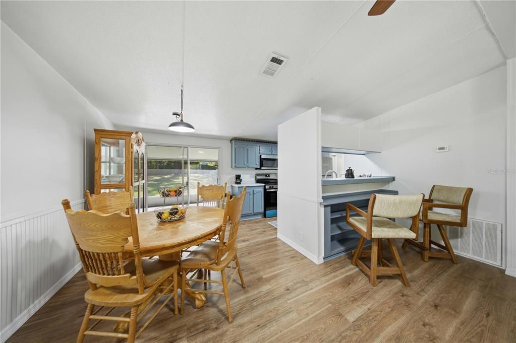 For Sale: $255,000 (3 beds, 2 baths, 1080 Square Feet)