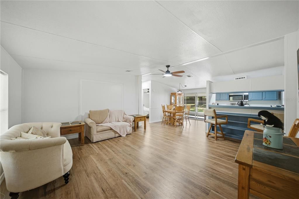 For Sale: $255,000 (3 beds, 2 baths, 1080 Square Feet)