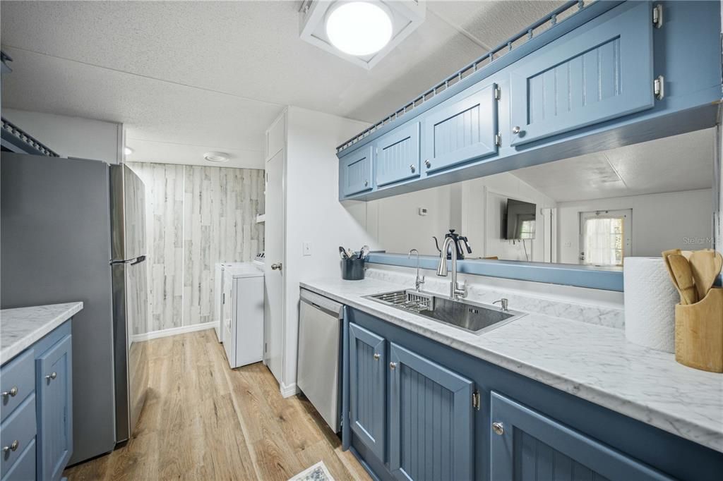 For Sale: $255,000 (3 beds, 2 baths, 1080 Square Feet)