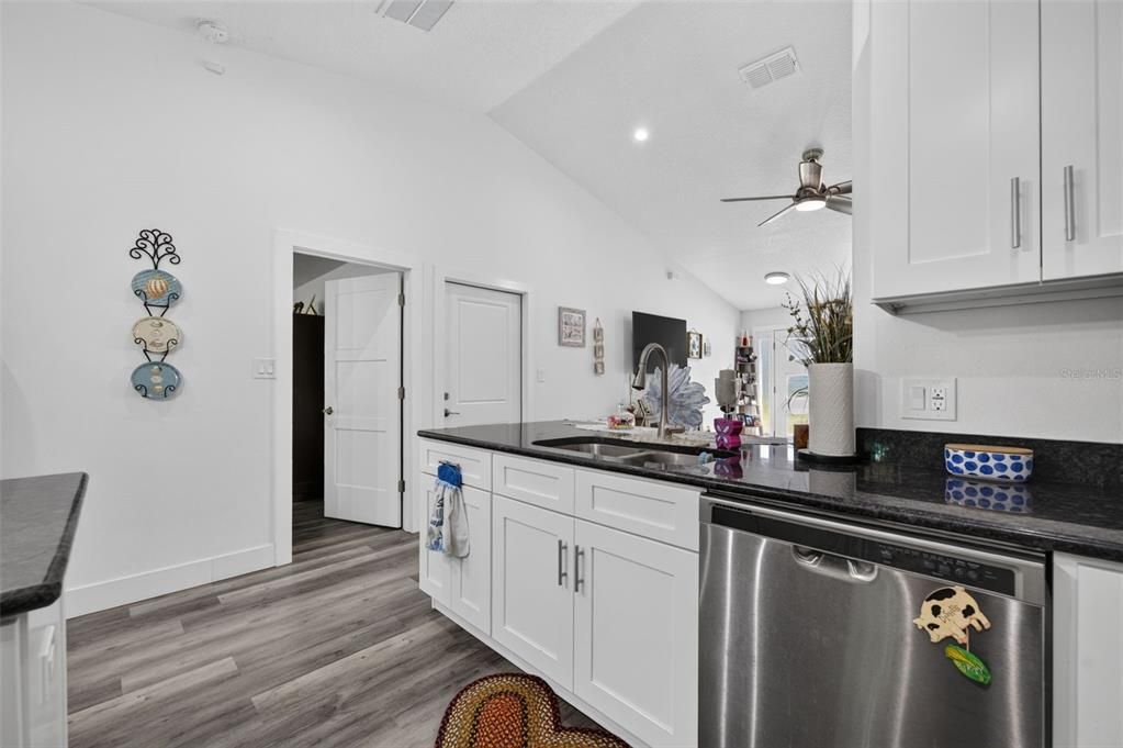 En Venta: $375,000 (3 camas, 2 baños, 1382 Pies cuadrados)