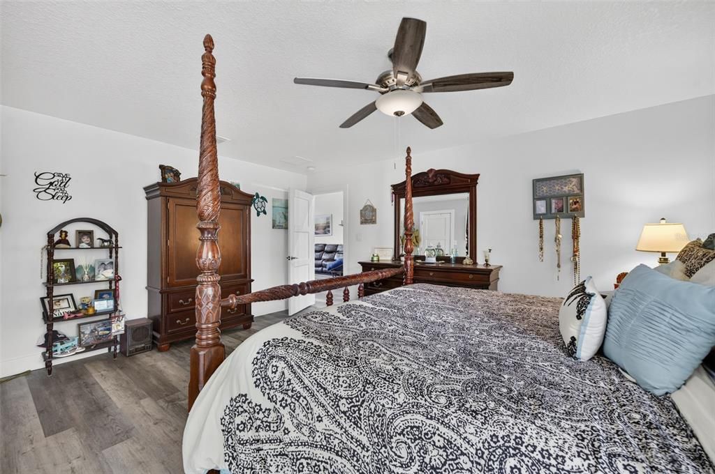 En Venta: $375,000 (3 camas, 2 baños, 1382 Pies cuadrados)