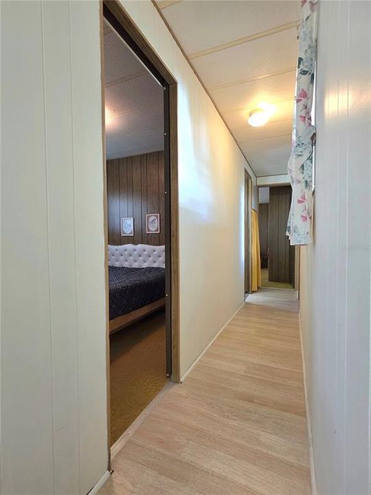 For Sale: $99,500 (2 beds, 1 baths, 872 Square Feet)