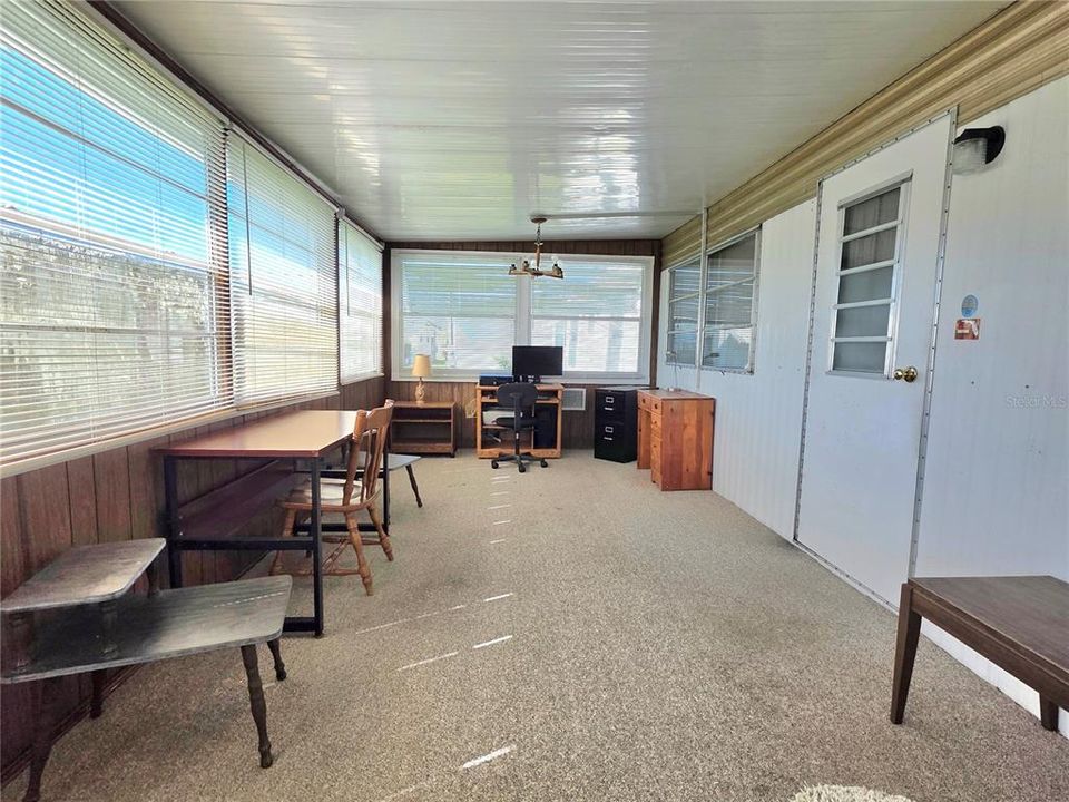 For Sale: $99,500 (2 beds, 1 baths, 872 Square Feet)