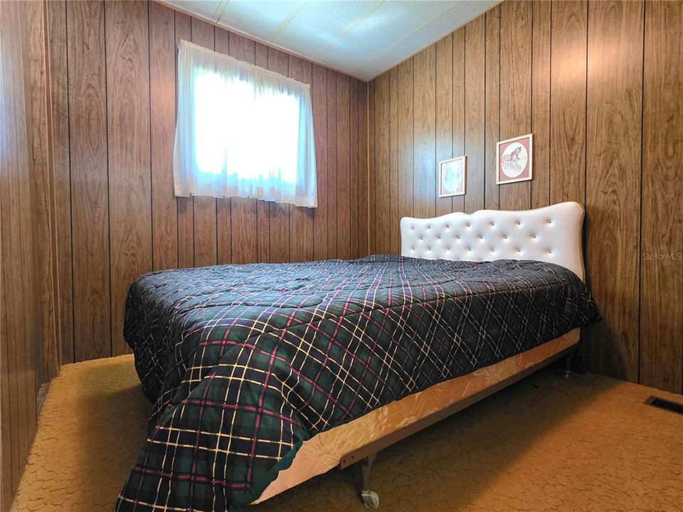 For Sale: $99,500 (2 beds, 1 baths, 872 Square Feet)