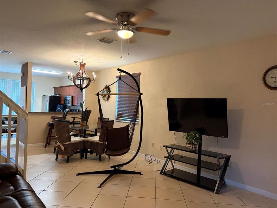 En Venta: $275,000 (3 camas, 2 baños, 1259 Pies cuadrados)